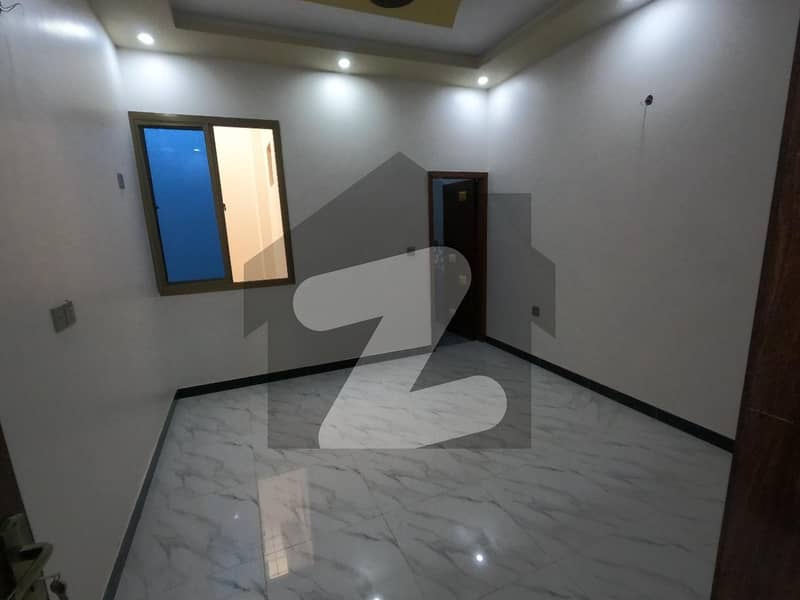 Prime Location Saadi Town House Sized 400 Square Yards Is Available