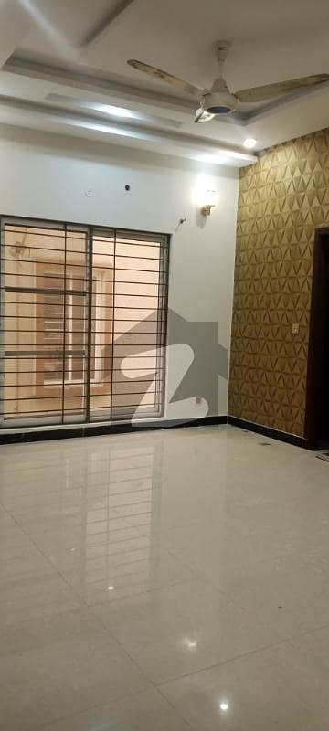 ایل ڈی اے ایوینیو لاہور میں 3 کمروں کا 1 کنال بالائی پورشن 55 ہزار میں کرایہ پر دستیاب ہے۔