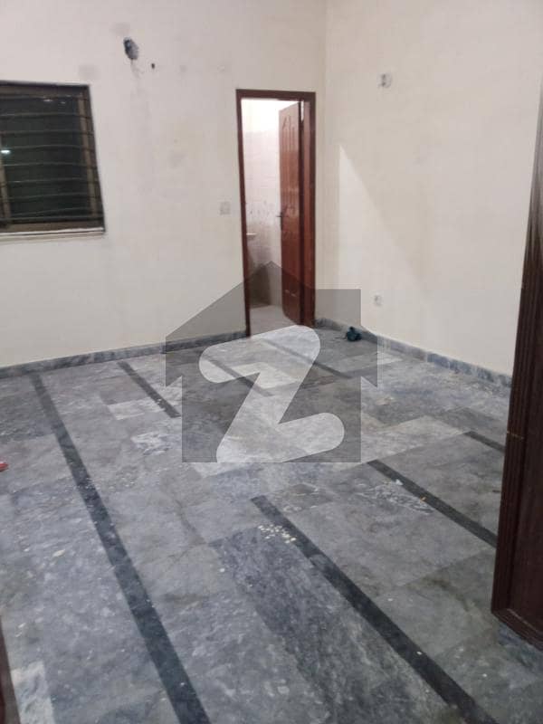 8 Marla Upper Portion With 2bed Dd Near To Emporium Mall