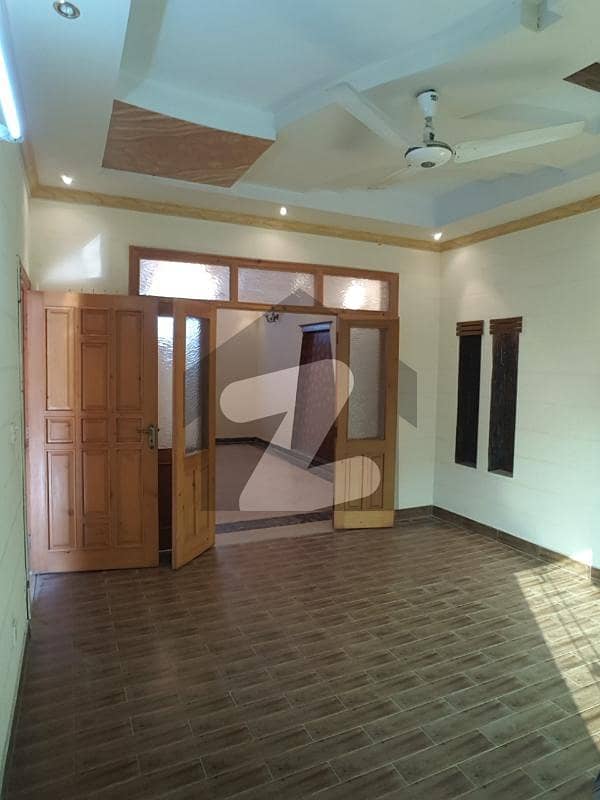 طارق گارڈنز ۔ بلاک سی طارق گارڈنز لاہور میں 4 کمروں کا 10 مرلہ مکان 1.2 لاکھ میں کرایہ پر دستیاب ہے۔