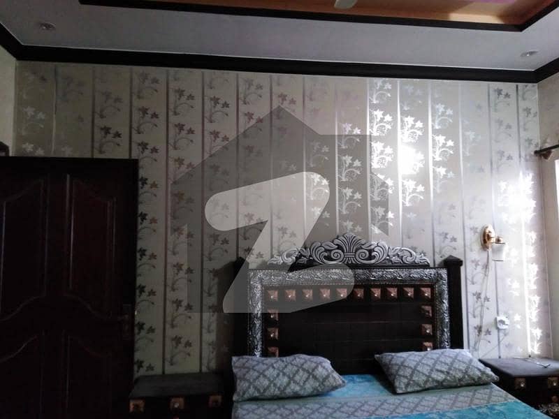 رائل ایونیو اسلام آباد میں 6 کمروں کا 5 مرلہ مکان 2 کروڑ میں برائے فروخت۔