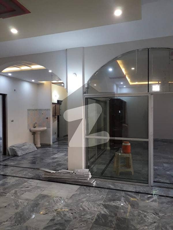 واپڈا ٹاؤن لاہور میں 6 کمروں کا 1 کنال مکان 1.4 لاکھ میں کرایہ پر دستیاب ہے۔