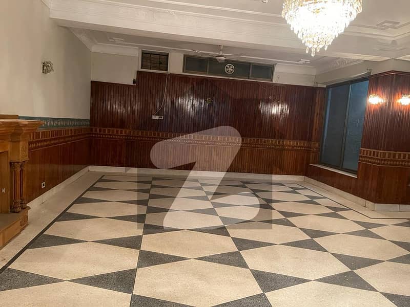 Prime Location House In Hayatabad Phase 2 - G4 For rent