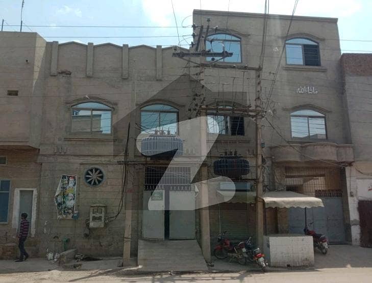 جھمرہ روڈ فیصل آباد میں 6 مرلہ عمارت 2 کروڑ میں برائے فروخت۔