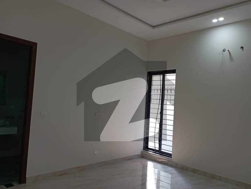 ڈی ایچ اے فیز 5 ڈیفنس (ڈی ایچ اے) لاہور میں 2 کمروں کا 3 مرلہ مکان 80 لاکھ میں برائے فروخت۔