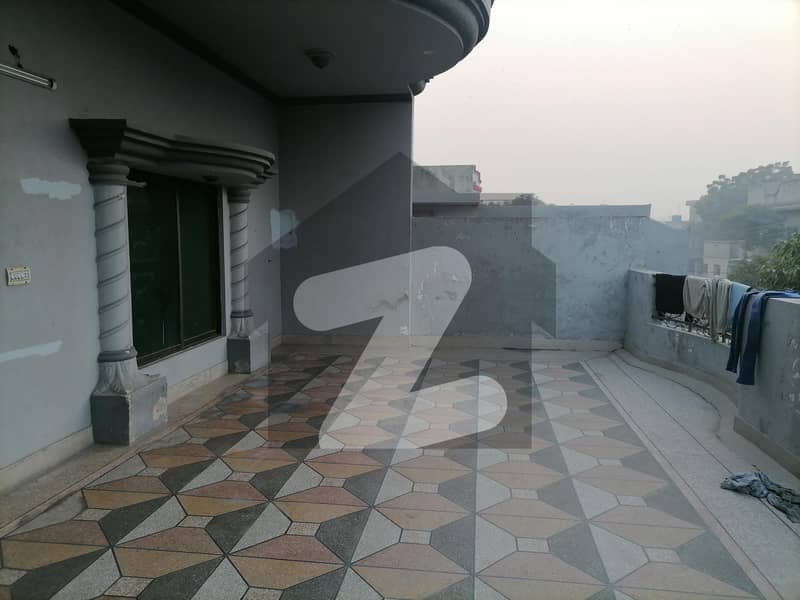 In Marghzar Officers Colony Upper Portion Sized 1 Kanal For rent