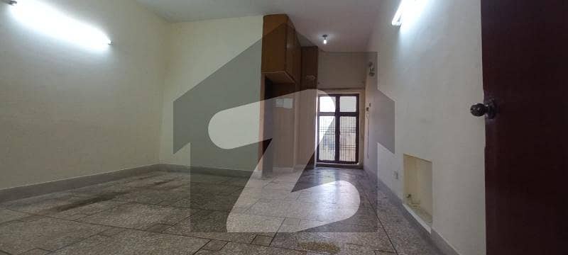 1 KANAL UPPER FLOOR PORTION IS AVAILABLE FOR RENT IN WAPDA TOWN PHASE 1 - BLOCK F1