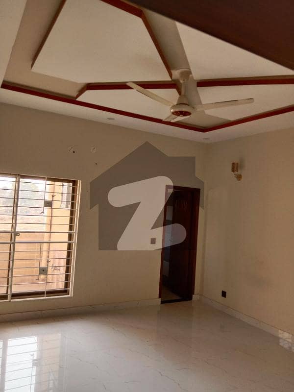 جوبلی ٹاؤن ۔ بلاک اے جوبلی ٹاؤن لاہور میں 6 کمروں کا 10 مرلہ مکان 1 لاکھ میں کرایہ پر دستیاب ہے۔