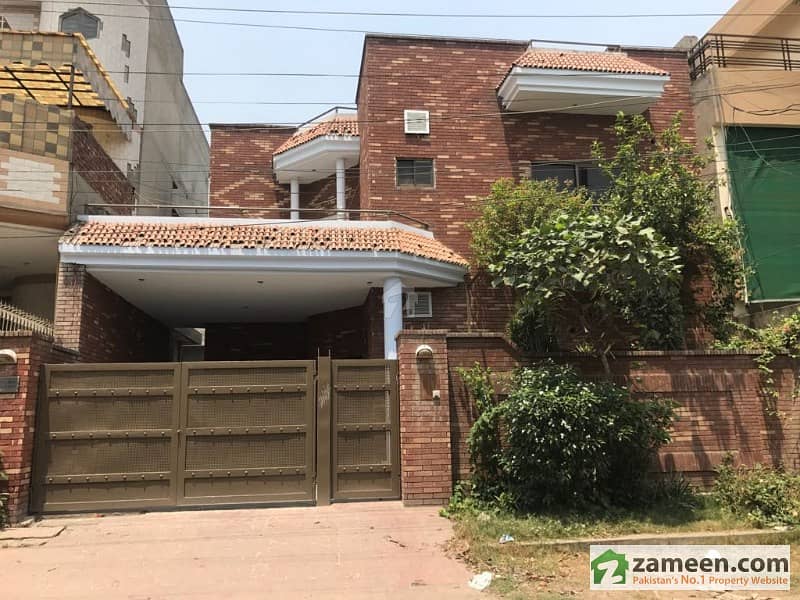 10 Marla House Is Available For Sale In Mustafa Town - Mamdoot Block