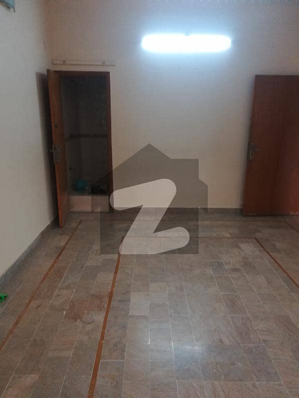 Spacious House Is Available In Gulshan-E-Iqbal - Block 10-A For Rent