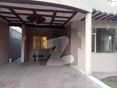 Kanal Single Storey House Available For Rent In Phase 4