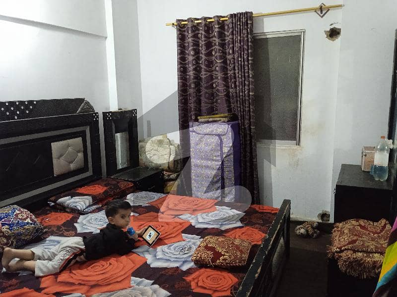 شادمان ٹاؤن - سیکٹر 14 / بی شادمان نارتھ ناظم آباد کراچی میں 2 کمروں کا 3 مرلہ فلیٹ 27 لاکھ میں برائے فروخت۔