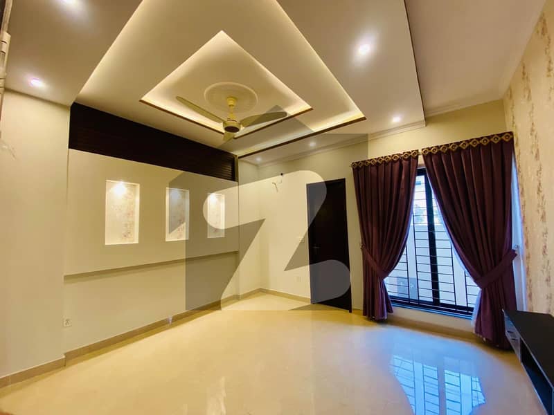 7 Marla Luxurious House Available for Rent