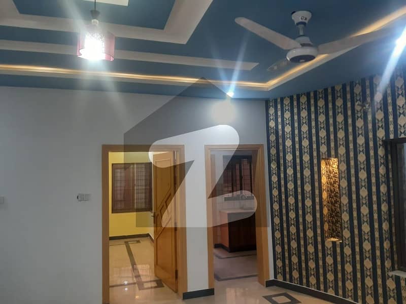 ارباب سبز علی خان ٹاؤن ایگزیکٹو لاجز ارباب سبز علی خان ٹاؤن ورسک روڈ پشاور میں 5 کمروں کا 7 مرلہ مکان 2.3 کروڑ میں برائے فروخت۔