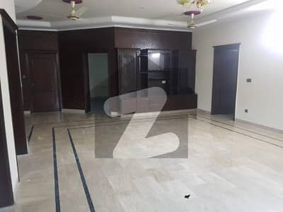 1 Kanal House Is Available For Sale