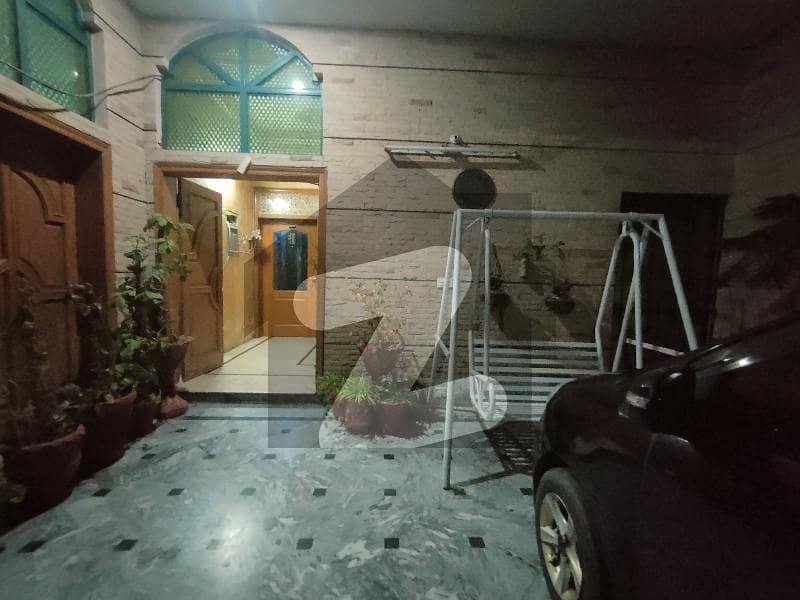 پی اے ایف آفیسرز کالونی کینٹ لاہور میں 4 کمروں کا 12 مرلہ مکان 3.5 کروڑ میں برائے فروخت۔