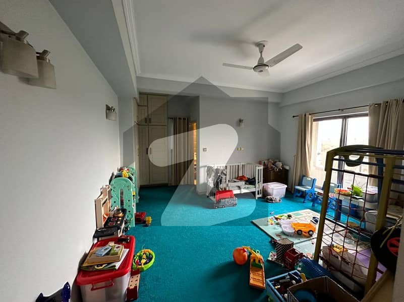 2556 Square Feet Flat Is Available For rent