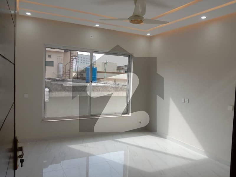 A Stunning Good Location House Is Up For Grabs In Wakeel Colony Rawalpindi