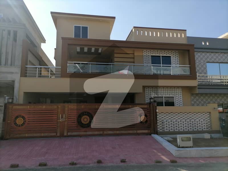 2800 Square Feet House For sale In Media Town