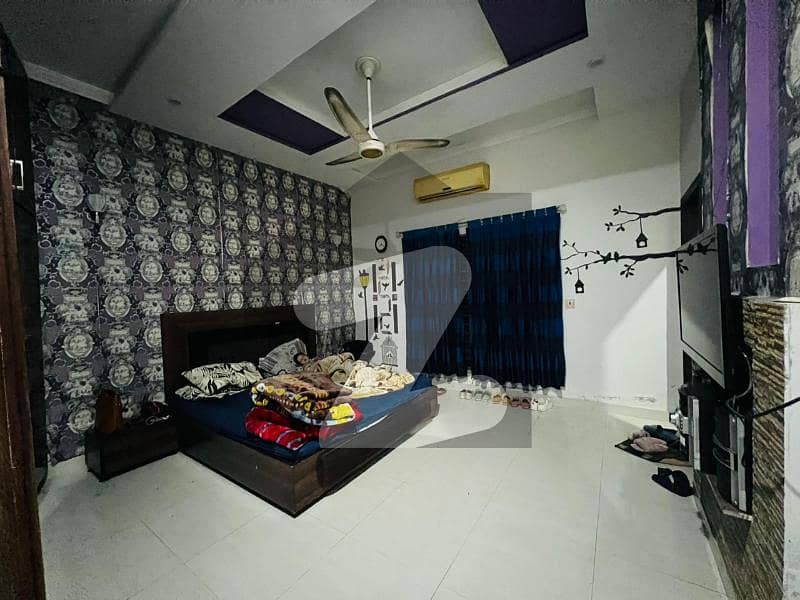 نشیمنِ اقبال فیز 1 نشیمنِ اقبال لاہور میں 6 کمروں کا 1 کنال مکان 4 کروڑ میں برائے فروخت۔