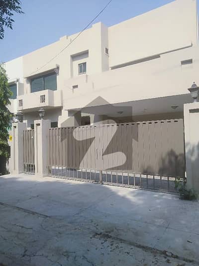 10 Marla Beautiful House Available For Sale In Askari 11