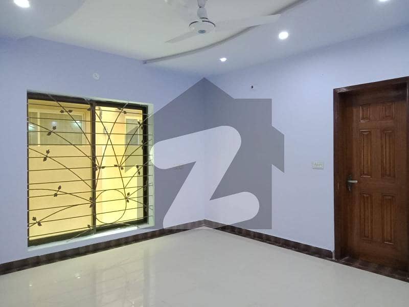 10 Marla House For Rent Available - Gulmohar Block Sector C Bahria Town Lahore