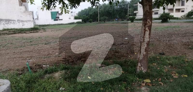 Facing Park Of 1 Kanal Plot For Ideal Location Available For Sale
