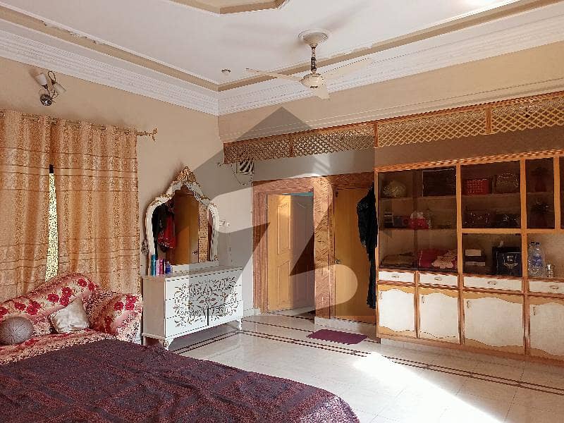 کینٹ ملتان میں 5 کمروں کا 10 مرلہ مکان 1.55 کروڑ میں برائے فروخت۔