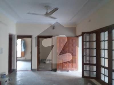 راحت آباد پشاور میں 8 کمروں کا 11 مرلہ مکان 70 ہزار میں کرایہ پر دستیاب ہے۔