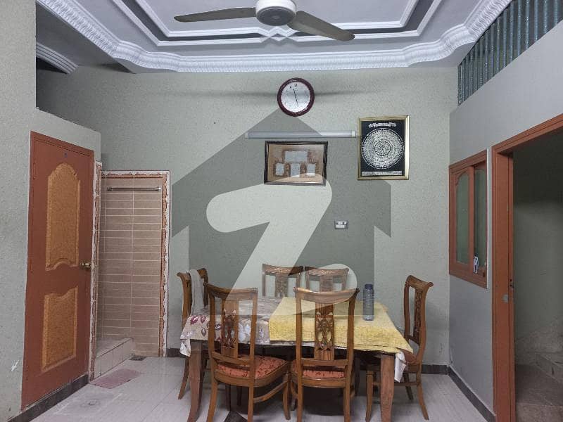 سینٹرل جیکب لائنز جمشید ٹاؤن کراچی میں 4 کمروں کا 4 مرلہ مکان 1.8 کروڑ میں برائے فروخت۔