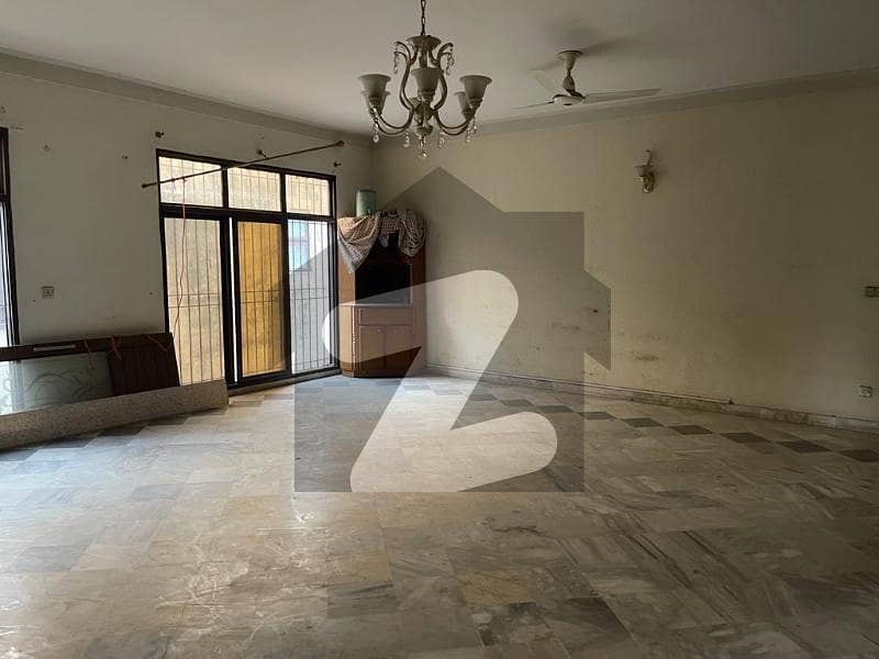 گارڈن ٹاؤن - اتاترک بلاک گارڈن ٹاؤن لاہور میں 4 کمروں کا 8 مرلہ مکان 1.2 لاکھ میں کرایہ پر دستیاب ہے۔