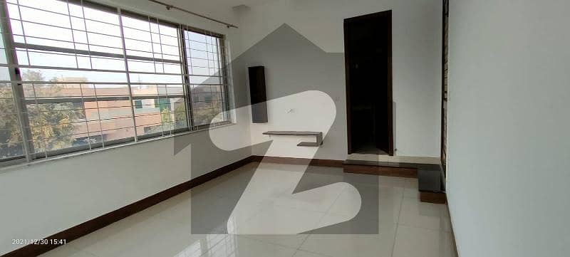 ڈی ایچ اے فیز 5 ڈیفنس (ڈی ایچ اے) لاہور میں 3 کمروں کا 1 کنال بالائی پورشن 1.1 لاکھ میں کرایہ پر دستیاب ہے۔