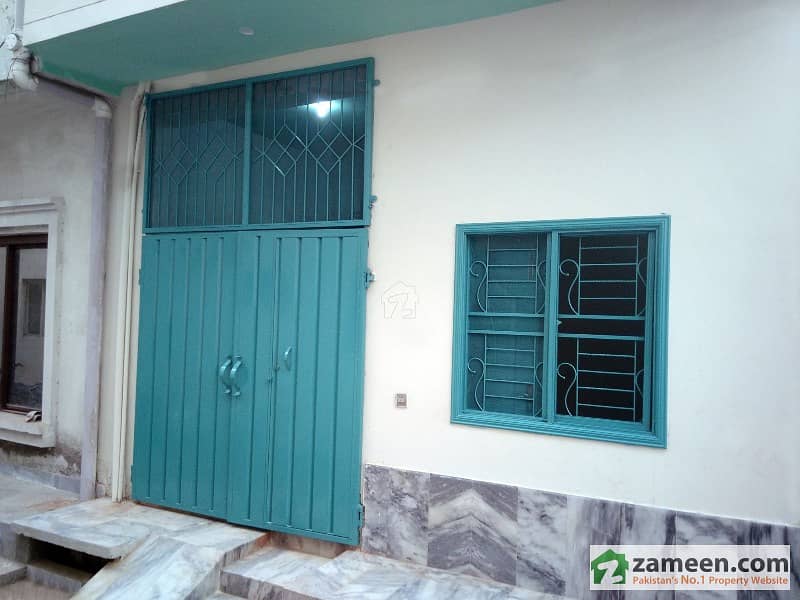 Upper Portion Near Umt Available For Rent
