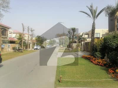 Commercial Plot Available For sale In Park View - Block A