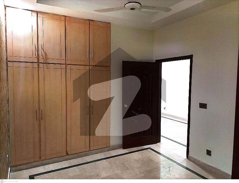 5 MARLA BEAUTIFUL RESIDENTIAL FLAT FOR RENT IN PARAGON CITY LAHORE