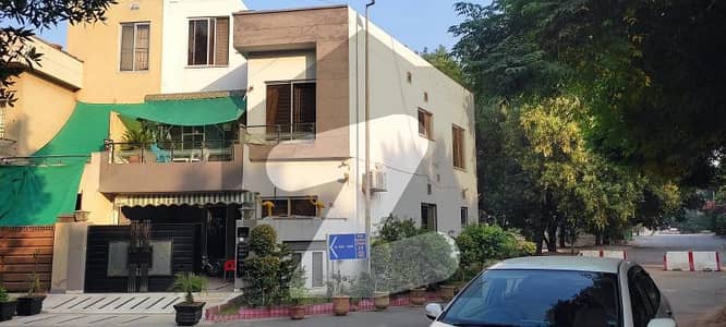 بحریہ ٹاؤن سیکٹرڈی بحریہ ٹاؤن لاہور میں 5 کمروں کا 6 مرلہ مکان 75 ہزار میں کرایہ پر دستیاب ہے۔