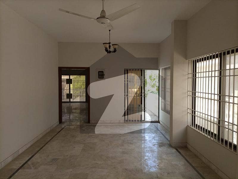 520 Yard Bungalow Having 4 Bedrooms Is Available For Commercial Use Huge Parking Near To Com 3 Most Prime Location of Clifton Block 2 Best For Companies