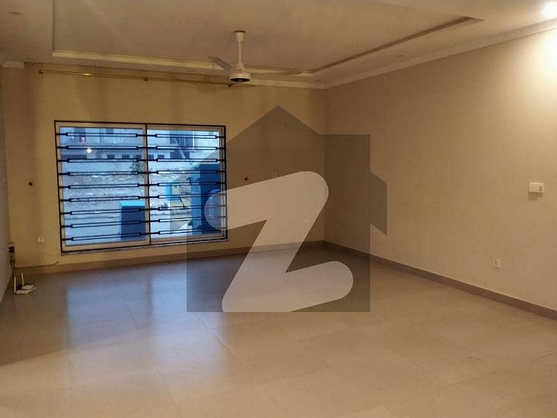 7 MARLA FULL HOUSE AVAILABLE FOR RENT IN GULBERG