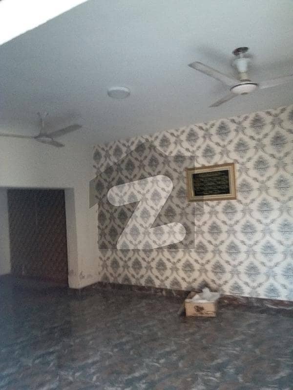 ناز ٹاؤن ۔ بلاک ڈی ناز ٹاؤن لاہور میں 3 کمروں کا 10 مرلہ مکان 1.35 کروڑ میں برائے فروخت۔