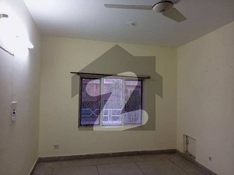 Zong Kuri Bahria Road 2 Bed Bechlor Office Family 5m Rent. 25000