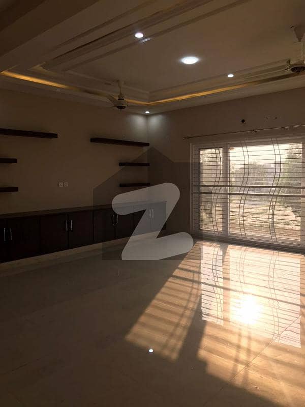 ڈی ایچ اے - ای ایم ای کاٹیجز ای ایم ای سوسائٹی لاہور میں 3 کمروں کا 1.6 کنال بالائی پورشن 90 ہزار میں کرایہ پر دستیاب ہے۔