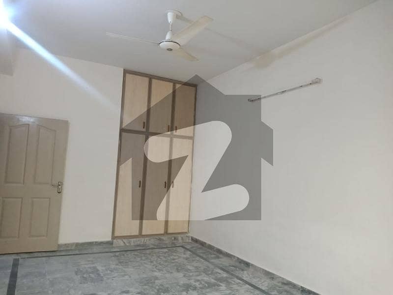 Banigala flat available for rent with gas