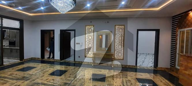 1 Kanal Like Brand New Upper Portion Lower Portion Lock Available For Rent In Bahria Town Lahore.