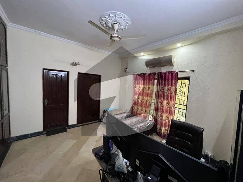 جوہر ٹاؤن فیز 2 جوہر ٹاؤن لاہور میں 4 کمروں کا 12 مرلہ مکان 2 لاکھ میں کرایہ پر دستیاب ہے۔
