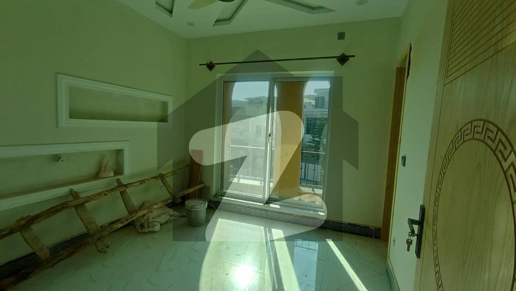 500 Square Yards House For sale Available In F10 F10