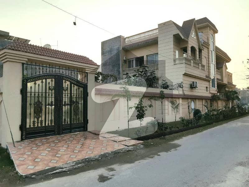 10 Marla Spanish Style Bungalow On 60 Feet Main Boulevard Prime Location With Corner Park, School And Market In Al-ahmad Garden Lahore