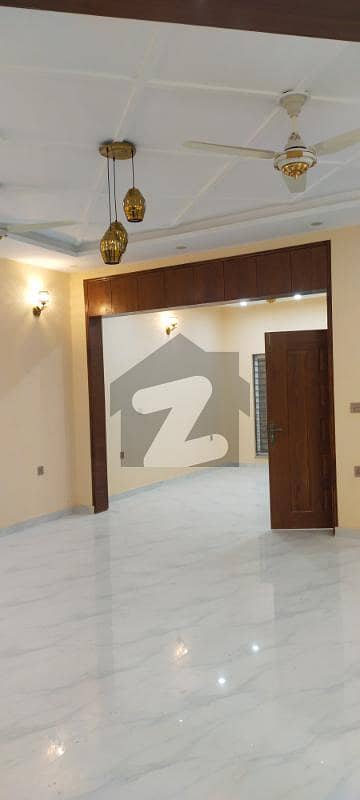 ویلینشیاء ۔ بلاک بی ویلینشیاء ہاؤسنگ سوسائٹی لاہور میں 3 کمروں کا 1 کنال بالائی پورشن 80 ہزار میں کرایہ پر دستیاب ہے۔