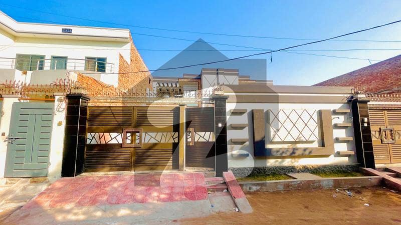 9 Marla Beautifull House For Sale in Zakria Town.