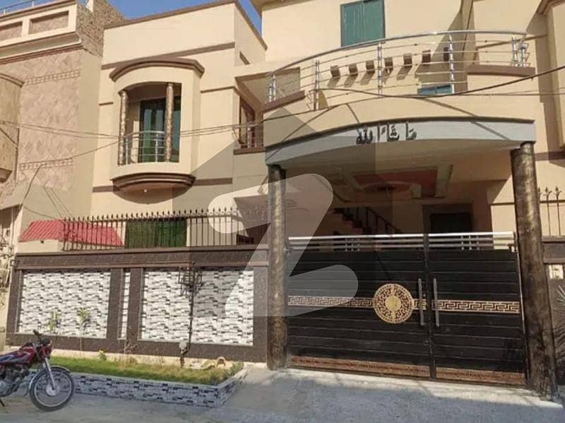 سعید کالونی فیصل آباد میں 5 کمروں کا 7 مرلہ مکان 2.5 کروڑ میں برائے فروخت۔