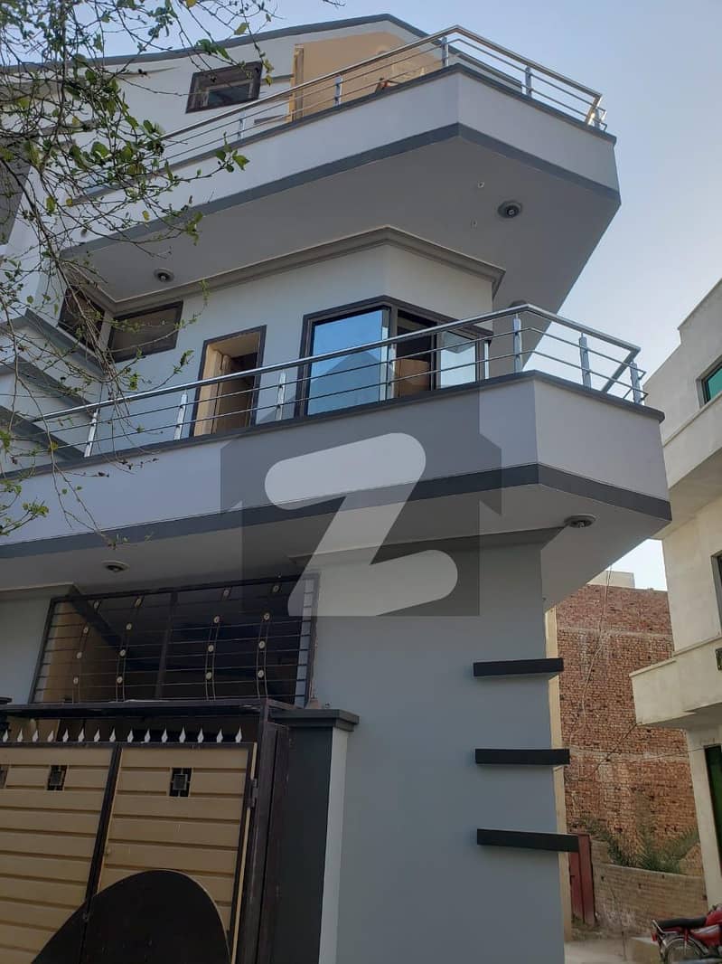 گنج شکر کالونی ساہیوال میں 5 کمروں کا 4 مرلہ مکان 72 لاکھ میں برائے فروخت۔